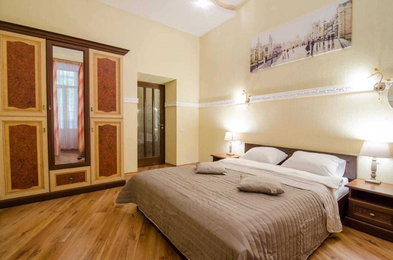 Apartment At Malaya Zhytomyrska 5 Kiev Bagian luar foto