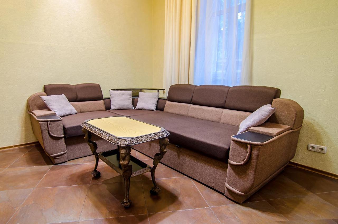 Apartment At Malaya Zhytomyrska 5 Kiev Bagian luar foto