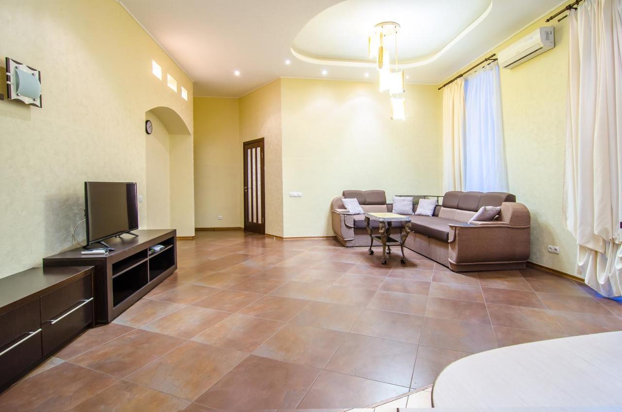 Apartment At Malaya Zhytomyrska 5 Kiev Bagian luar foto