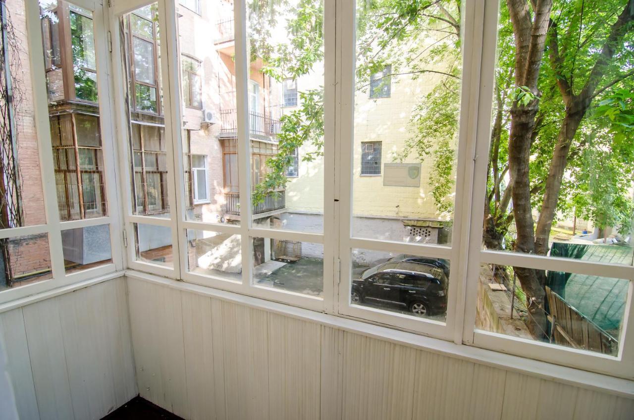 Apartment At Malaya Zhytomyrska 5 Kiev Bagian luar foto