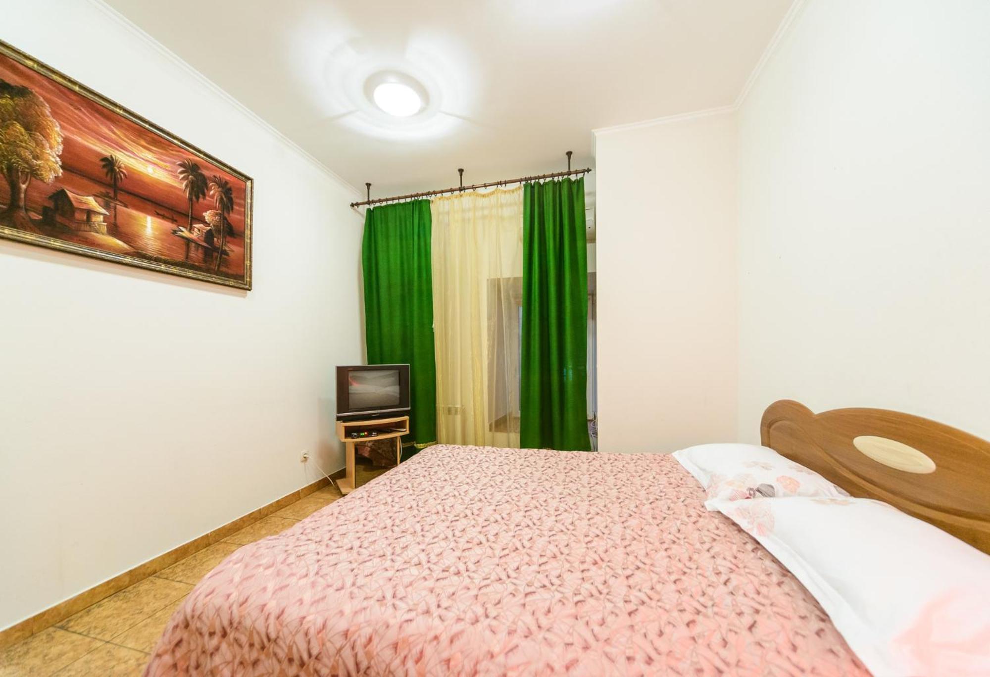 Apartment At Malaya Zhytomyrska 5 Kiev Bagian luar foto
