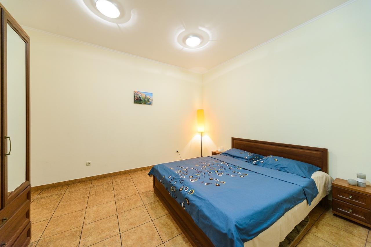 Apartment At Malaya Zhytomyrska 5 Kiev Bagian luar foto