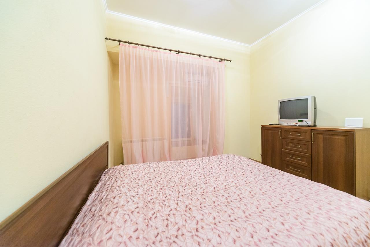 Apartment At Malaya Zhytomyrska 5 Kiev Bagian luar foto